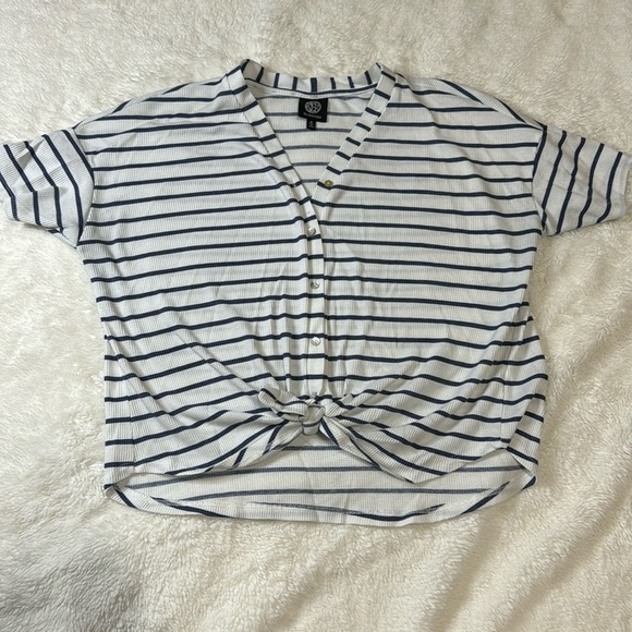 Bobeau White & Navy‎ Striped Top - Picture 5 of 5